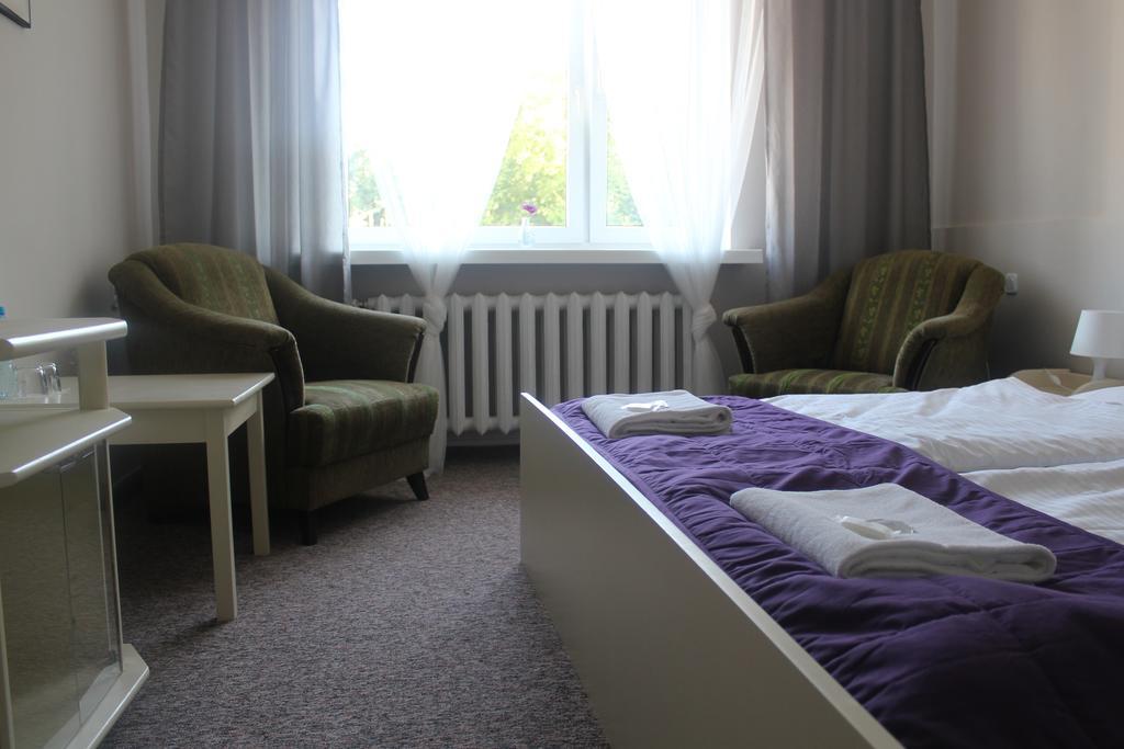 Hotel Pod Debem Zielona Gora  Bagian luar foto