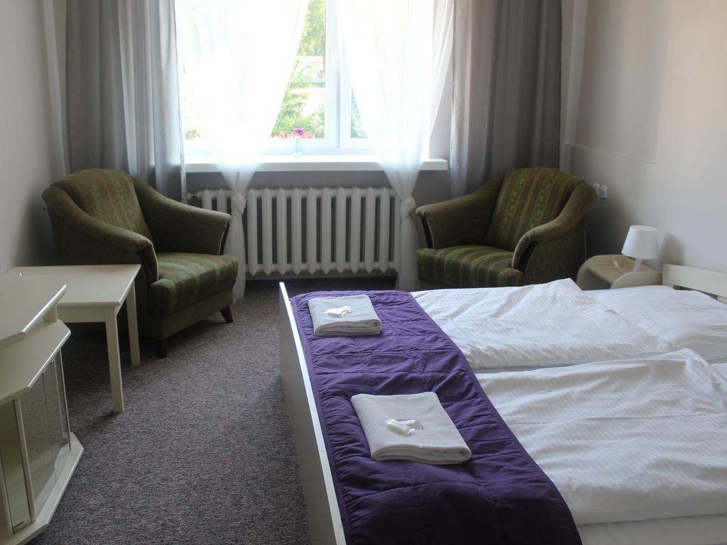Hotel Pod Debem Zielona Gora  Bagian luar foto