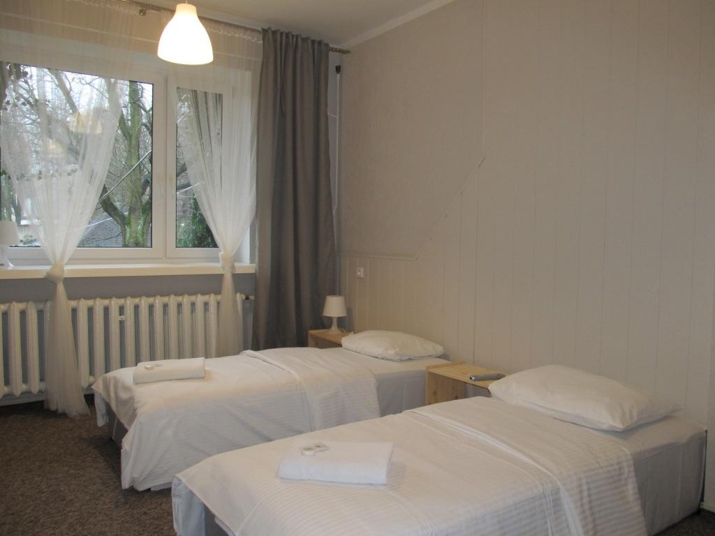 Hotel Pod Debem Zielona Gora  Bagian luar foto