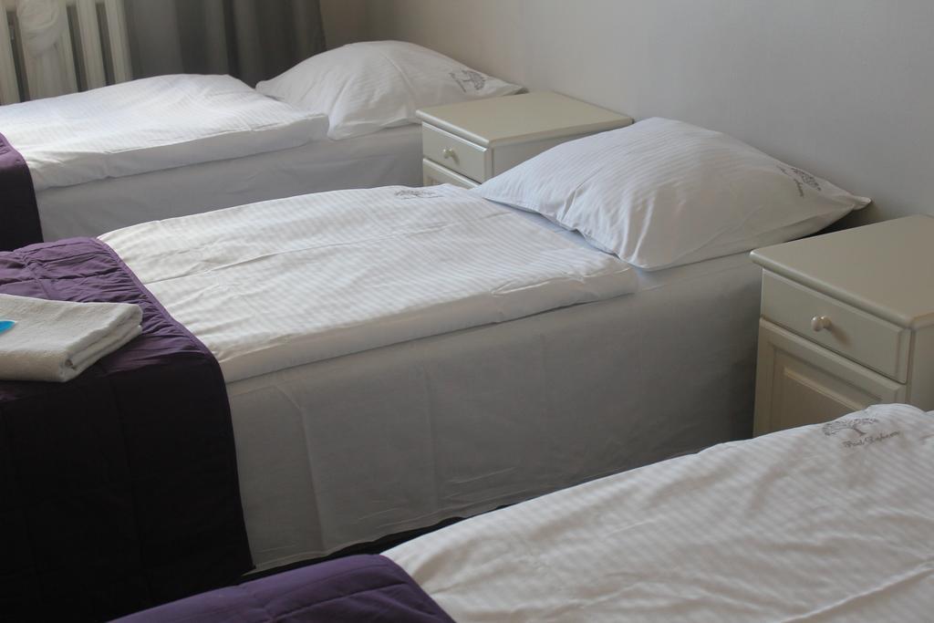 Hotel Pod Debem Zielona Gora  Bagian luar foto