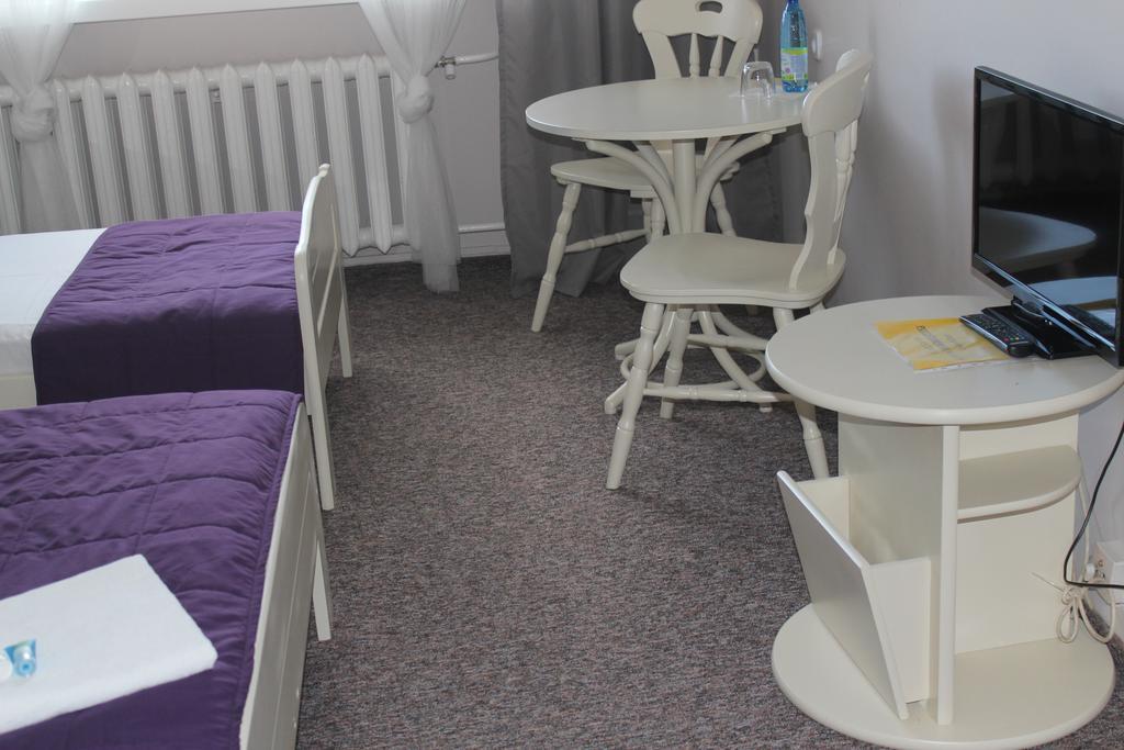 Hotel Pod Debem Zielona Gora  Bagian luar foto