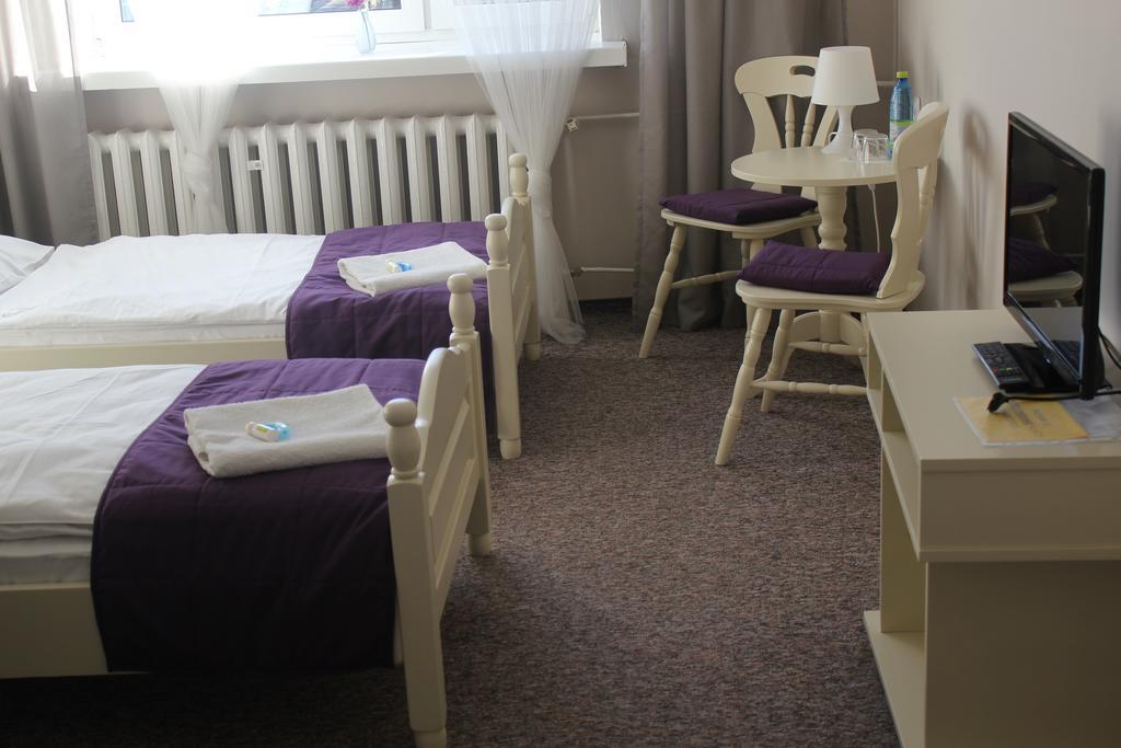 Hotel Pod Debem Zielona Gora  Bagian luar foto