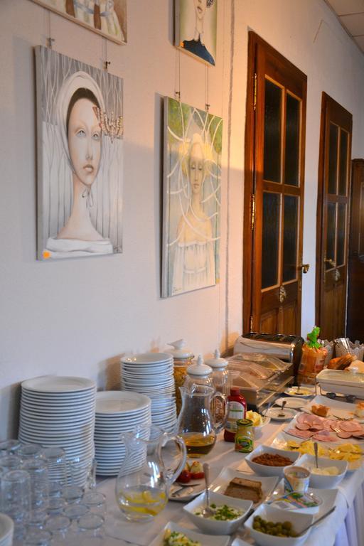 Hotel Pod Debem Zielona Gora  Bagian luar foto